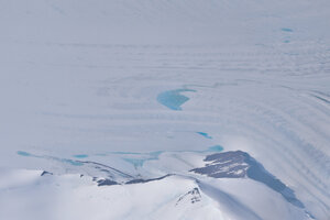 Surface melt near the grounding line of the Ross ice shelf