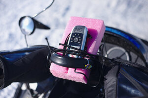 Squint between the straps and the GPS will tell you where to go